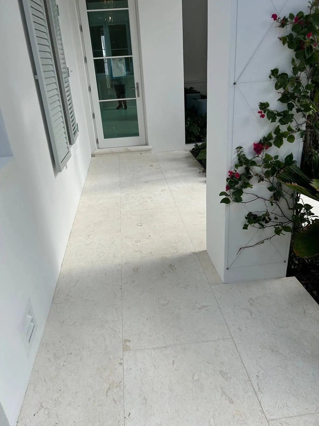 Ocean Reef White Extra Slab In a room setting