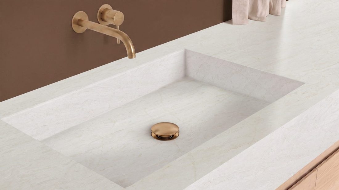 Pompeii Quartz Chiaro Delicato In a room setting