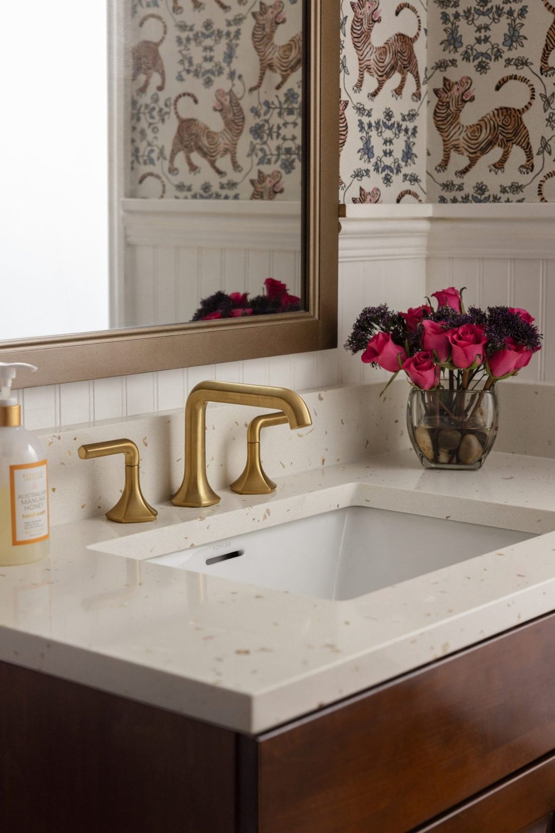 Pompeii Quartz Sunny Pearl In a room setting